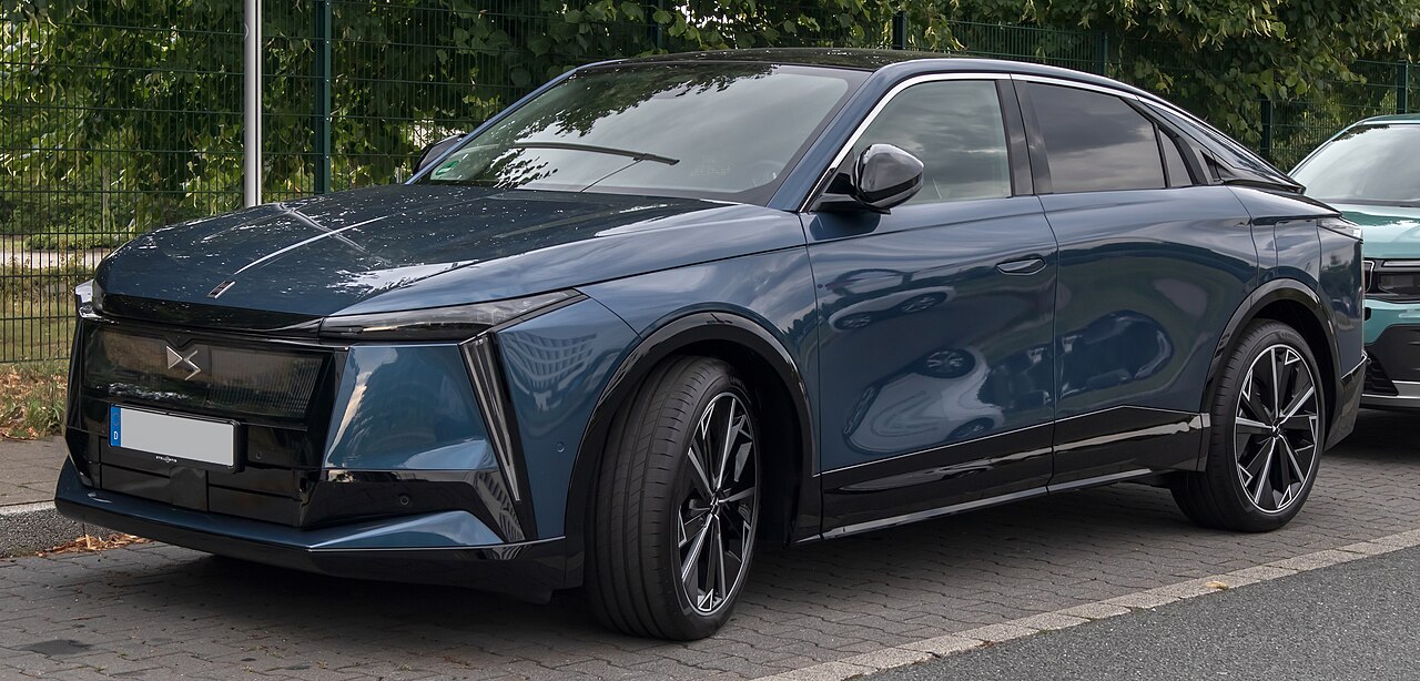 DS Automobiles N°8